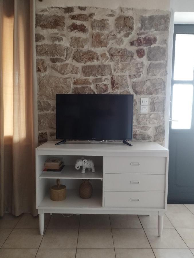 Το Πέτρινο Διαμέρισμα Aitoliko Εξωτερικό φωτογραφία